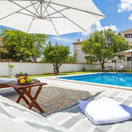 Daire Ancora With Private Pool - Happy