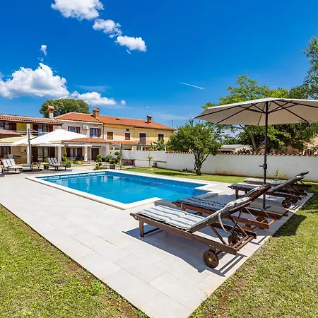 Ancora With Private Pool - Happy Apartment Hreljići