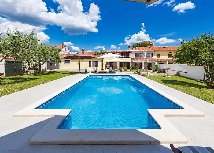 Ancora With Private Pool - Happy Apartament Hreljići