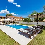 Ancora With Private Pool - Happy Apartment Hreljici
