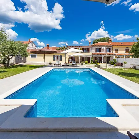 Ancora With Private Pool - Happy Apartment Hreljici